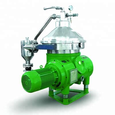 Centrifuge voor zuivering van eetbare oliën met schijfstapel