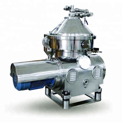Drum Speed 7070 Rpm Milk And Cream Separator met een spanning van 220 V en een behandelcapaciteit van 3000 tot 7000 L H, ontworpen voor de scheiding van zuivelproducten